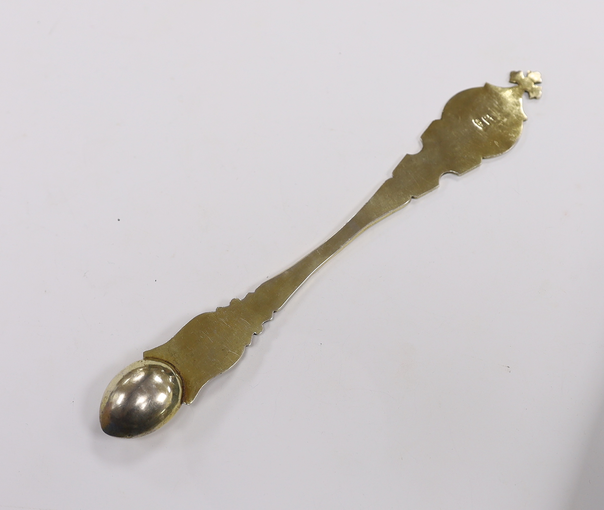 A late 19th/early 20th century Russian 84 zolotnik gilt anointing spoon, with engraved decoration, 22.9cm, 75 grams.